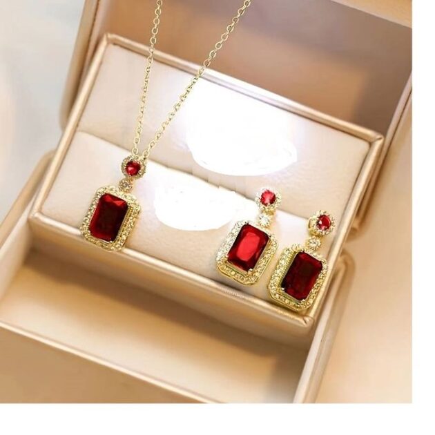 4pcs/set Luxury Red Rhinestone Square-shaped Women's Jewelry Set