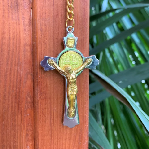 St Benoit Cross Keychain – Gold Stainless Steel Rotating Keyring - Image 2